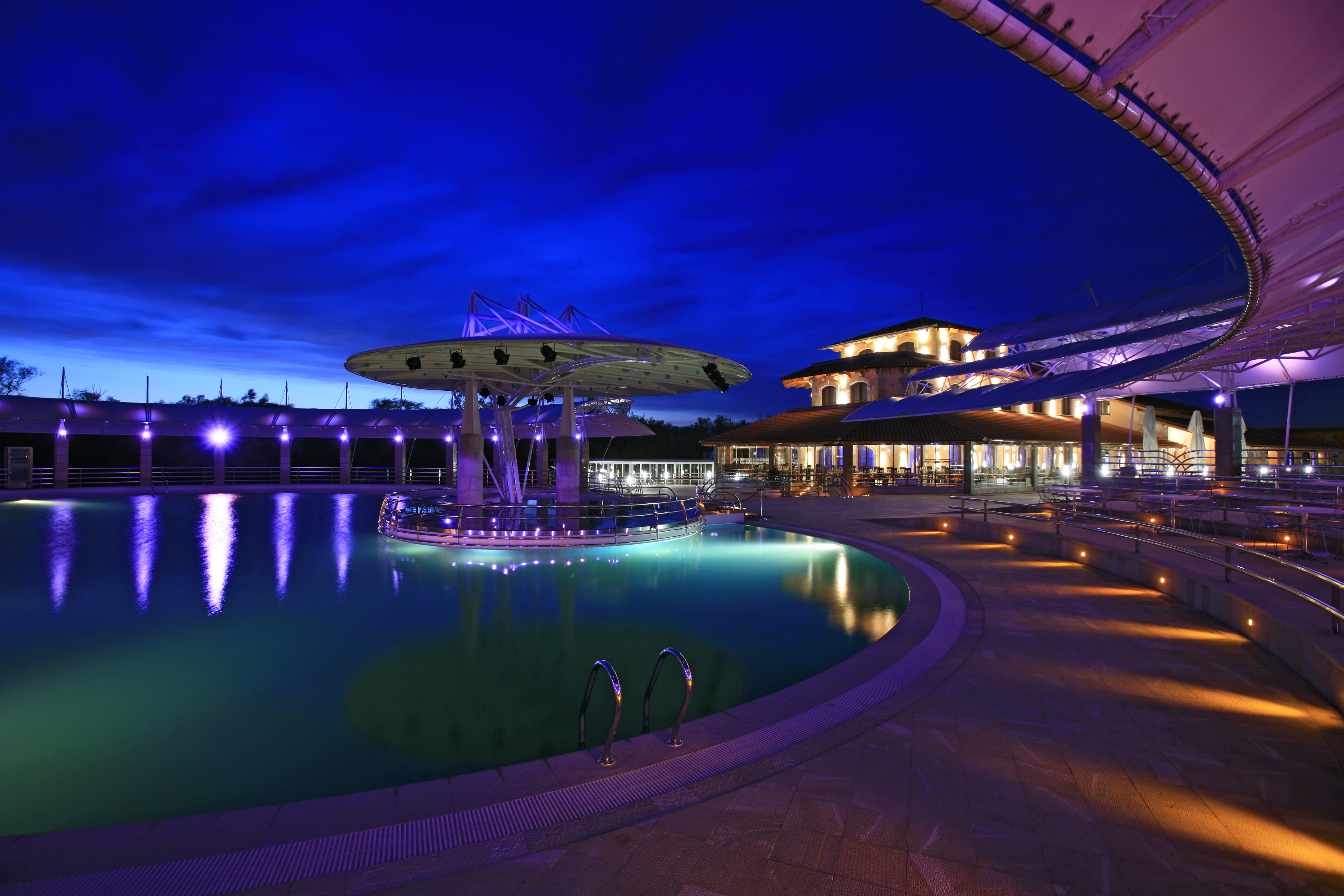 Bazen u turističkom kompleksu Plavnica Eco resort