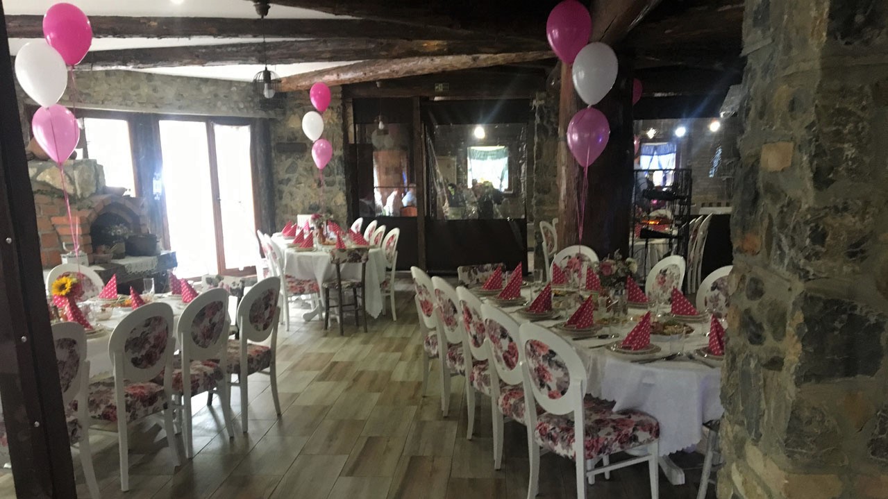 dekorisan_ambijent_etno_restoran_zimska_bajka_etno_selo_zabran