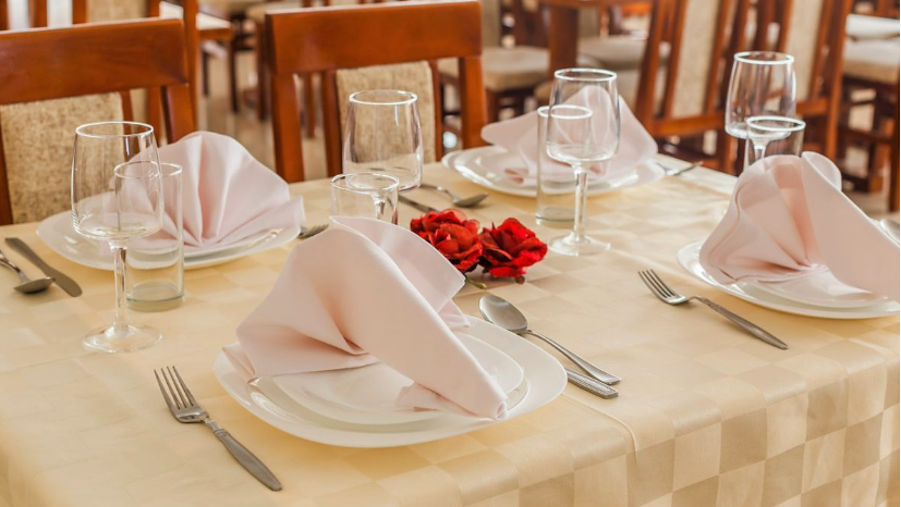 elegantno_postavljen_sto_restoran_lara_canj
