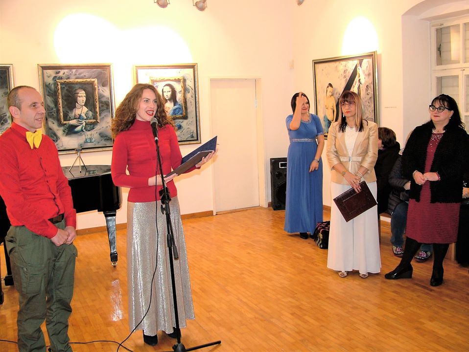 moderatorka_itana_lalovic_na_otvaranju_izlozbe_tiha_vujovica_u_budvi moderatorka_itana_lalovic_na_otvaranju_izlozbe_tiha_vujovica_u_budvi
