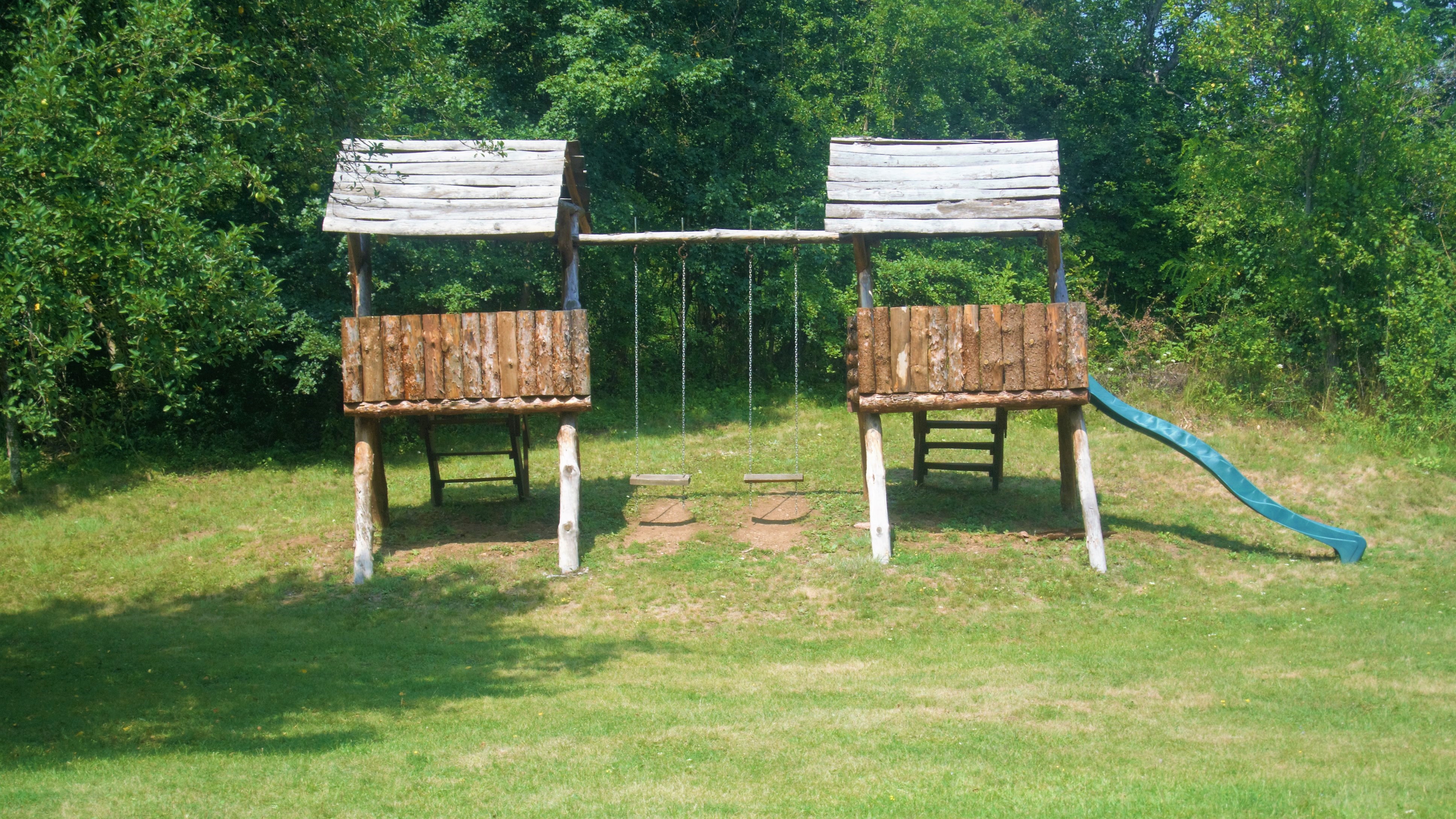 penjalice_ljuljaske_i_tobogan_za_decu_etno_selo_stara_planina