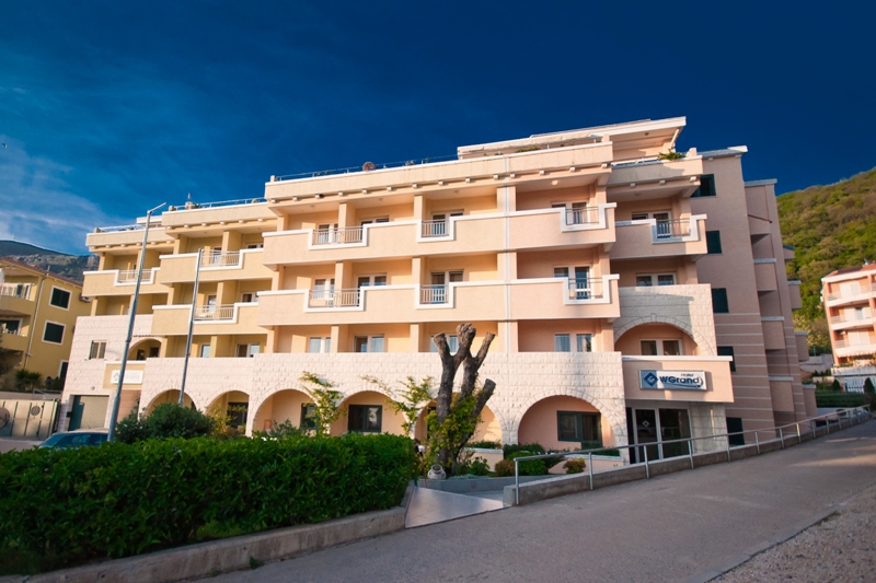 hotel_wgrand_petrovac_crna_gora_izgled_zgrade_spolja