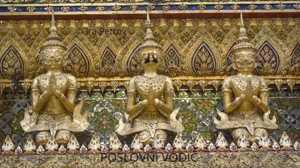 zlatni_polubogovi_rakse_detalj_carska_palata_bangkok_tajland zlatni_polubogovi_rakse_detalj_carska_palata_bangkok_tajland