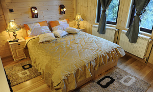 bracni-krevet-u-apartmanu-hotela-mount