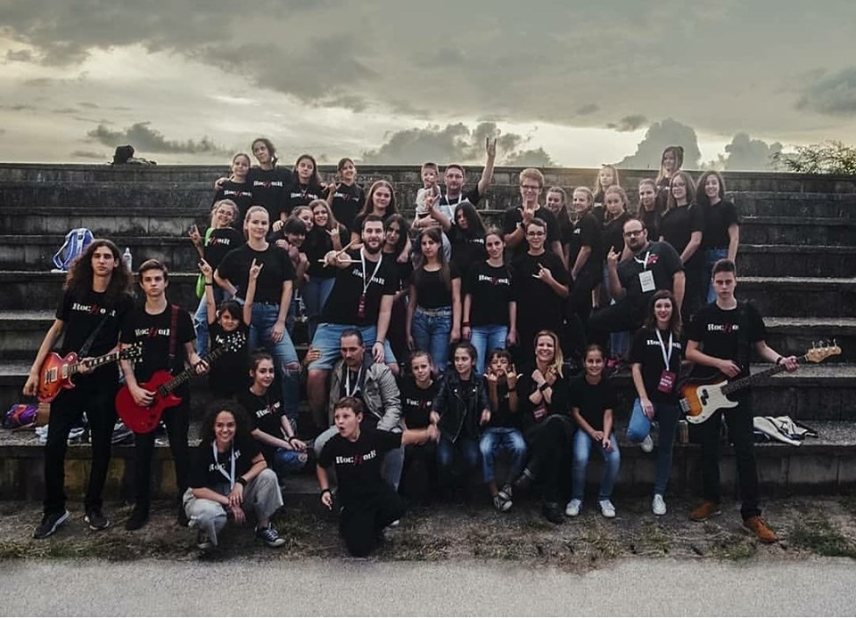 clanovi grupe rockhoir kids posle nastupa na tvrdjavi fetislam 2018 clanovi grupe rockhoir kids posle nastupa na tvrdjavi fetislam 2018