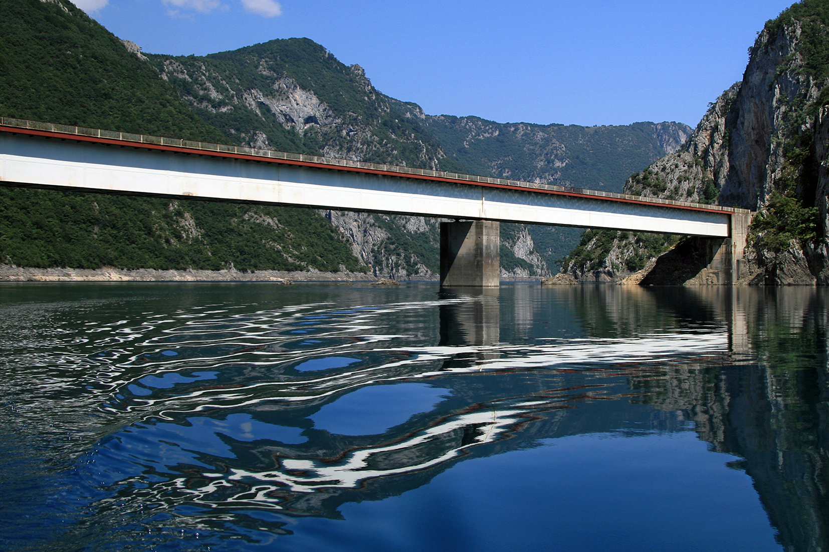 most-na-pivskom-jezeru-kod-pluzina