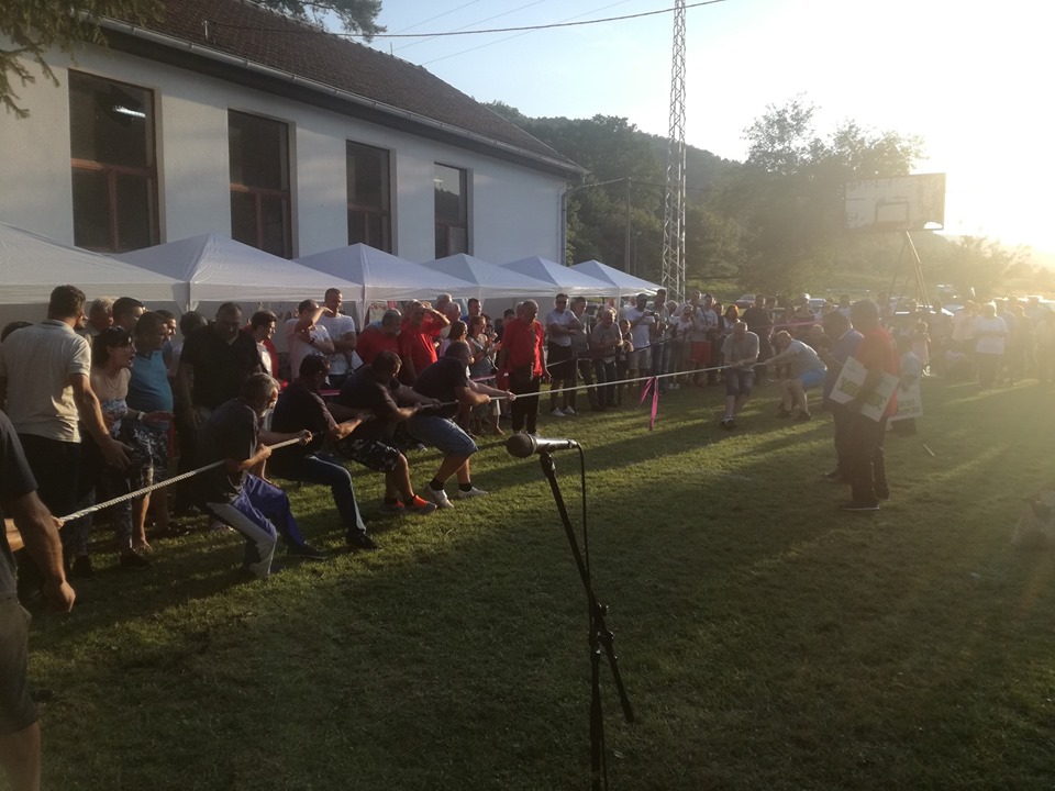 nadvlacenje_konopca_hajducki_viseboj_dani_lopatnice_2019 nadvlacenje_konopca_hajducki_viseboj_dani_lopatnice_2019
