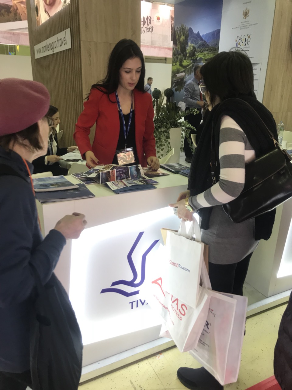 zainteresovani rusi na standu to tivat na sajmu turizma umoskvi mitt 2019 zainteresovani rusi na standu to tivat na sajmu turizma umoskvi mitt 2019